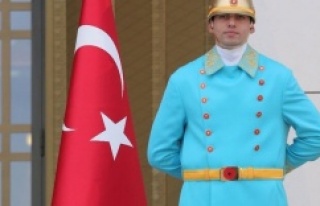 Cumhurbaşkanlığı Sarayı'nda nöbetçi polislere...