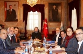 Fatma Betül Sayan Kaya Darülaceze Meclisine Başkanlık...