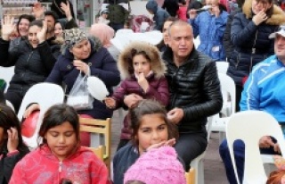 ATAŞEHİR'DE ÇOCUK BAYRAMINDA BÜYÜKLER DE...