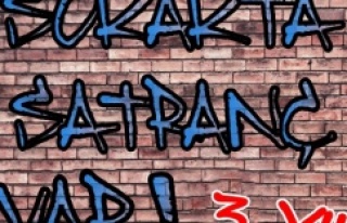 SOKAKLARDA SATRANÇ VAR