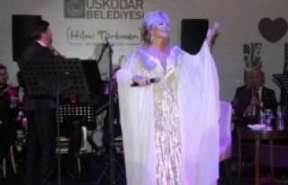 Emel Sayın Üsküdar'da sevenleriyle buluştu
