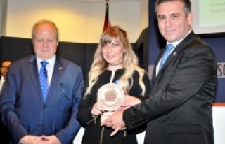 SİVİL TOPLUM GÖNÜLLÜLERİNE BAŞARI ÖDÜLÜ