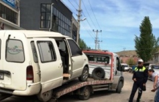 Zabıta Ekipleri  Hurda Araçları Topluyor