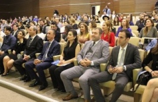 Öğrenciler Resimleri TOÇEV'e bağışladı