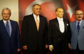 Ünlülerin Balmumu Heykelleri Ataşehir'de Sergileniyor