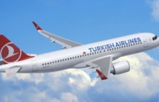 THY’den uçakta bebeğe müdahale eden Rektöre...