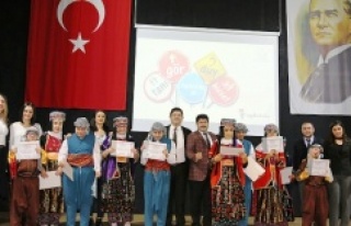 ENGELLİ ÖĞRENCİLERİN GÖSTERİSİ AYAKTA ALKIŞLANDI