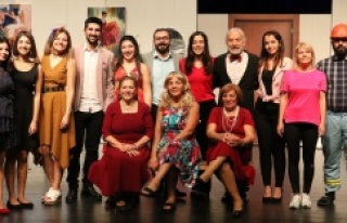 “MAZİ KALBİMDE BİR KAHKAHA” TİYATROSEVERLERLE...