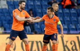 Medipol Başakşehir MKE Ankaragücü'nü 2-1...