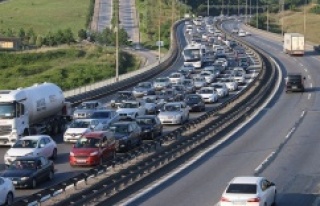 BAYRAM TATİLCİLERİ DÖNÜŞ YOLUNDA