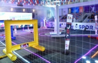 DRONE VE ROBOTİK FESTİVALİ GENÇLERİ MUTLULUKTAN...