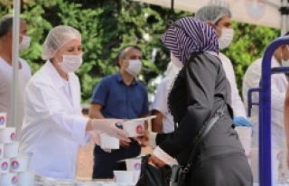 Maltepe’de 15 bin kişiye aşure dağıtıldı