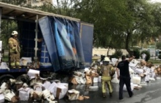 Ataşehir’de plastik yüklü TIR yandı