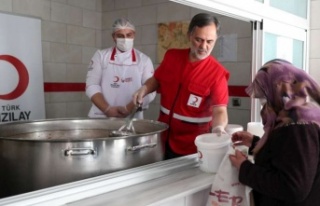 AŞEVLERİNDE KAZANLAR İFTAR VE SAHUR İÇİN KAYNIYOR