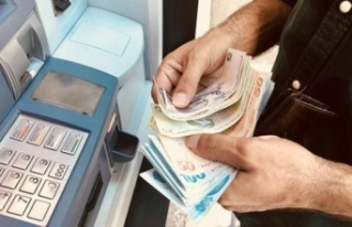 Emeklilerin bayram ikramiyeleri bugün ödenmeye başlandı.