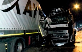 Feci kaza: Ataşehir'de 3 tır çarpıştı