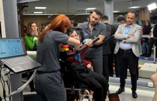 FİZİK TEDAVİDE ROBOTİK TEKNOLOJİLERLE ETKİLİ...