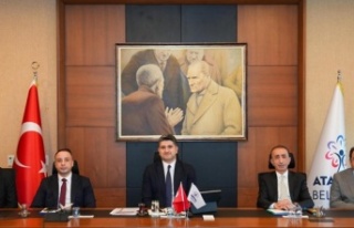 BAŞKAN ADIGÜZEL VE EKİBİ GELECEK PROJELERİ DEĞERLENDİRDİ