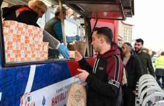 RAMAZAN’IN İLK İFTARINDA PAYLAŞMANIN GÜZELLİĞİ...