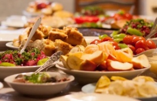 SAHUR VE İFTAR İÇİN 10 KRİTİK UYARI: BU GIDALARDAN...