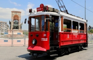 İSTANBUL’UN TARİHİ NOSTALJİK TRAMVAYI YENİLENDİ 