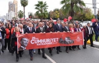 ATAŞEHİR’DE BİNLERCE KİŞİ 29 EKİM COŞKUSUNA...