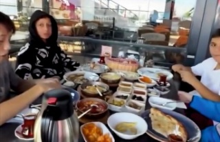 Trabzon’da Miniklerden Kahvaltı, Esnaftan Büyük...