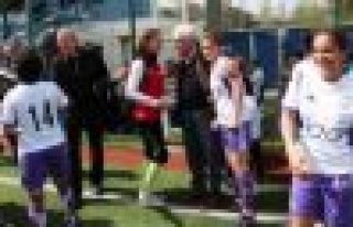 Ataşehir Belediyespor Şampiyonluğu İzmir'e Kaptırdı...