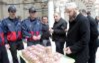 Ataşehir’de Aşure Dağıtıldı 