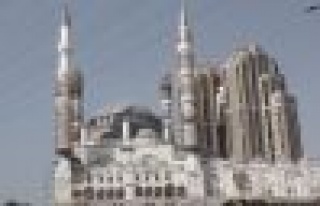 Ataşehir'deki Mimar Sinan Camii'nin yapımı devam...