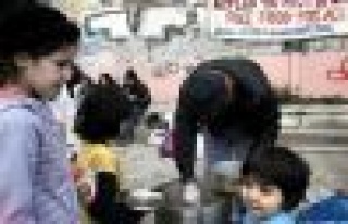 Atina'da yardım kuyruğu