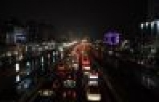 İstanbulluya yağmur şoku! trafikte de yoğunluk...