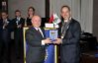 KADIKÖY ROTARY’DEN KADIKÖY BELEDİYESİ’NE ARAÇ...