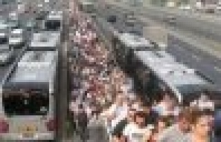 Metrobüste bu da oldu! Şoför, tartıştığı yolcuya...