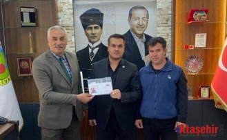 Cumhuriyet’in 100. yılı için yazılan mektup 21 yıl sonra belediye başkanına teslim edildi
