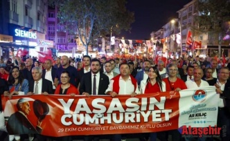 Cumhuriyet’in 100. yılında Maltepe’de on binler yürüdü