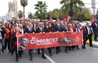 ATAŞEHİR’DE BİNLERCE KİŞİ 29 EKİM COŞKUSUNA ORTAK OLDU: