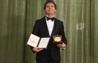 Dünyaca Ünlü Yazar Akif Manaf 2025 Yılı International Peace Prize Ödülü’nü Aldı