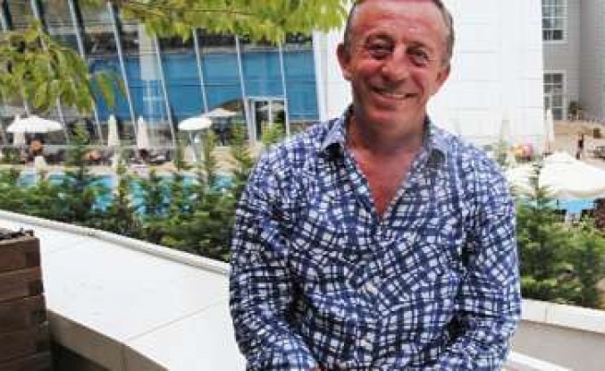 ALİ AĞAOĞLU: KRİZ YOK SİYASİLER TAKTİK YAPIYOR