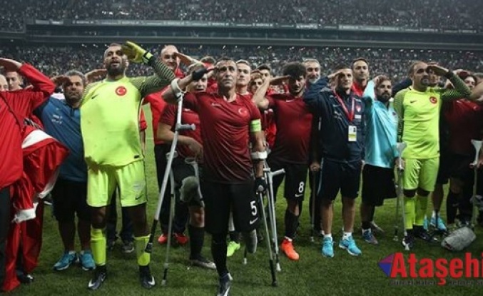 Ağaoğlu, Ampute Milli Futbol Takımı oyuncularına ev hediye etti