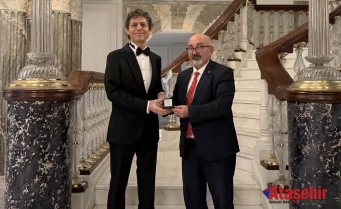 Akif Manaf’a Bir Barış Ödülü Daha: Dünyaca Ünlü Yazar Egeyön Barış Ödülünü Aldı