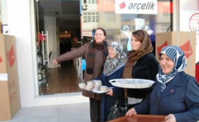 MHP Ataşehir İlçe Teşkilatı 10 Bin Aşure Dağıttı