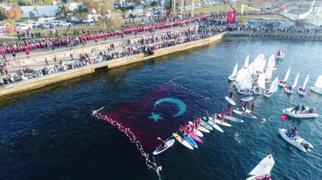 KADIKÖY’DE ‘ATA’YA SAYGI ZİNCİRİ’