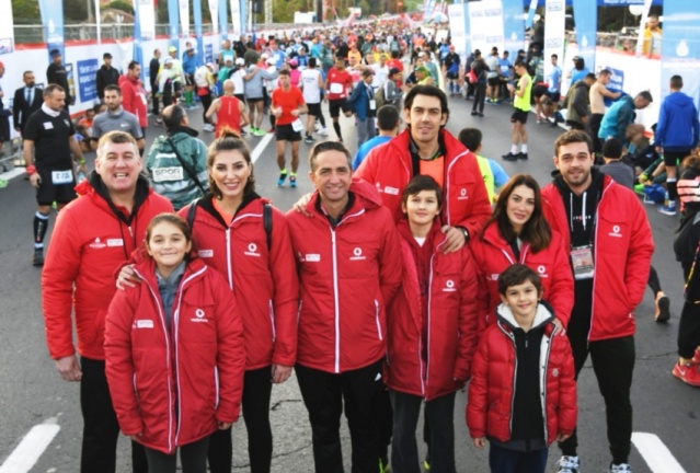 VODAFONE İSTANBUL MARATONU’NA ÜNLÜ AKINI