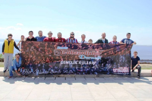 8000 Ataşehirli'den Çanakkalede Şehitlik Ziyareti