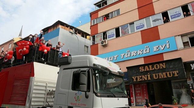 ATAŞEHİR’DE CUMHURİYET COŞKUYLA KUTLANIYOR