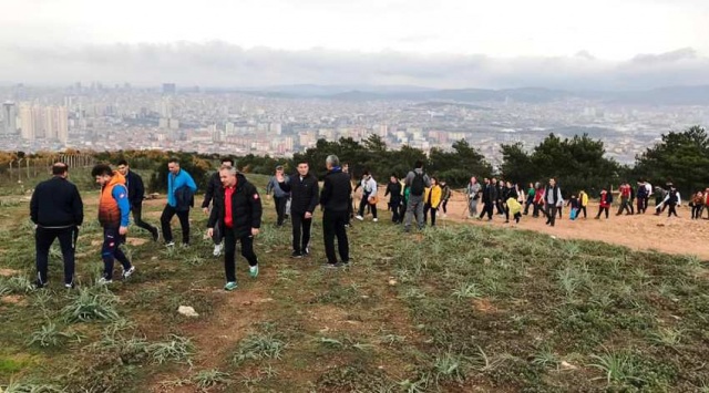 Ataşehir'de Çöp Toplamak İçin Dağları Bayırları Aştılar