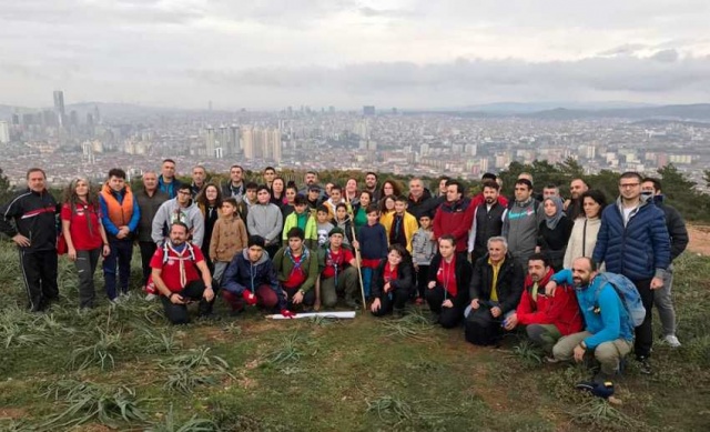 Ataşehir'de Çöp Toplamak İçin Dağları Bayırları Aştılar