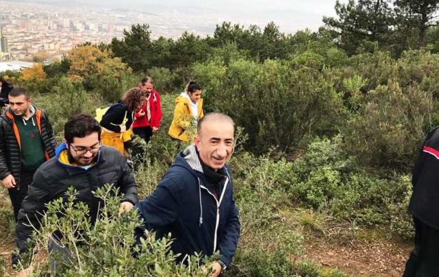 Ataşehir'de Çöp Toplamak İçin Dağları Bayırları Aştılar