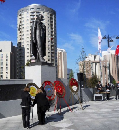 Ataşehir Cumhuriyet Meydanı'ında 23 Nisan